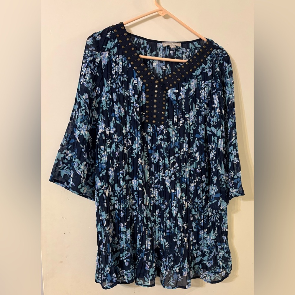Woman Within Pleated Floral Beaded
Neckline Blouse Plus Size Medium
(14/16)